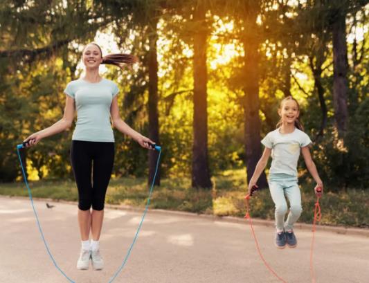 跳繩減肥先瘦哪里?一天跳繩跳多少個(gè)比較好