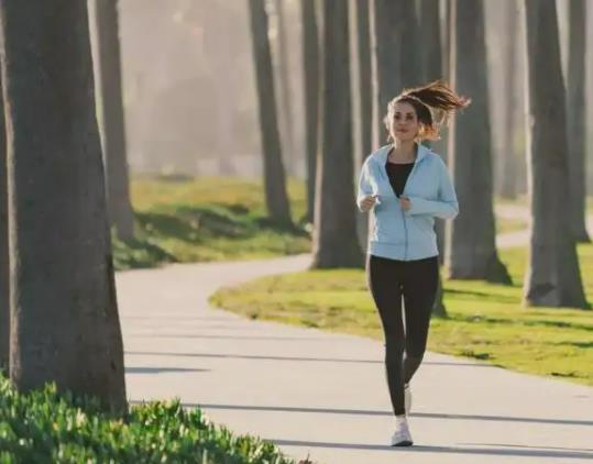 晨跑一個月能瘦十斤嗎?晨跑前要不要吃早餐