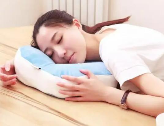 經(jīng)常午睡起來后會腰會痛兩三分鐘怎么辦?每天中午午休完了頭痛怎么辦