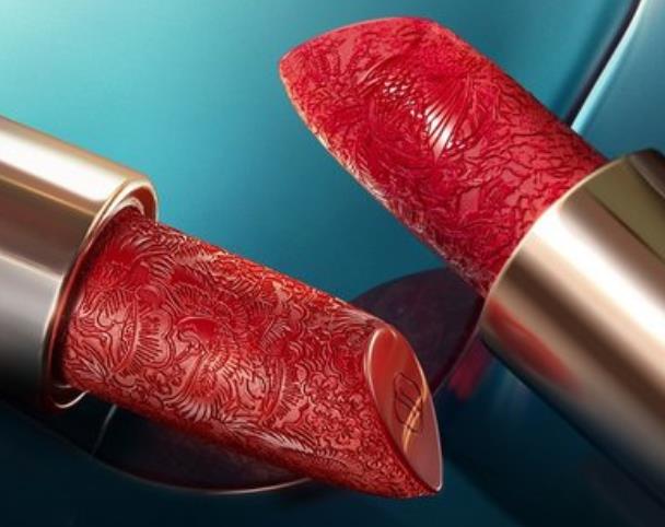 花西子口紅好用嗎 滋養持久易上色不粘杯