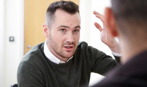 男人脫發(fā)怎么辦?男人脫發(fā)是什么原因引起的