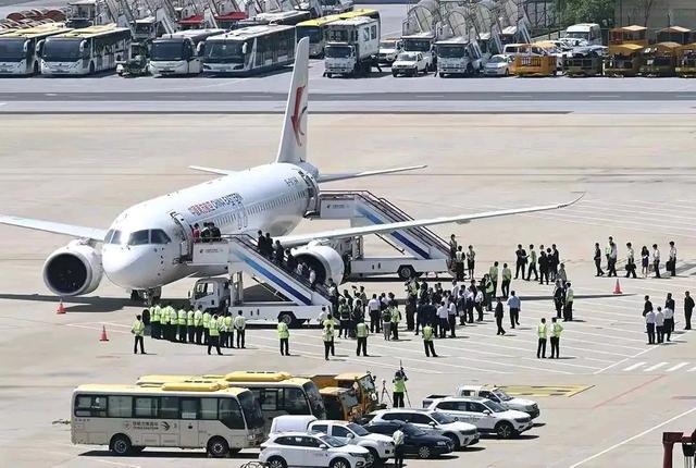 國產大飛機C919商業首航成功 國產大飛機C919商業首航成功