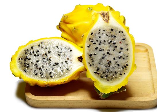 十大高檔水果排行榜,黑西瓜產量很低極其珍貴、白草莓口感香甜