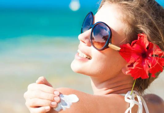 防曬衣和冰袖在夏天哪個好用?防曬指數50跟30的意義 防曬衣和冰袖在夏天哪個好用?防曬指數50跟30的意義