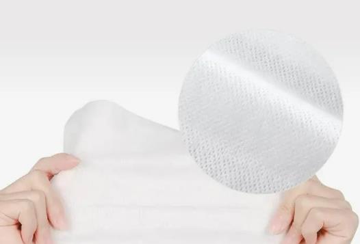 洗臉巾擦頭發(fā)會(huì)粘東西在頭發(fā)上嗎?一次性洗臉巾含有酒精嗎 洗臉巾擦頭發(fā)會(huì)粘東西在頭發(fā)上嗎?一次性洗臉巾含有酒精嗎