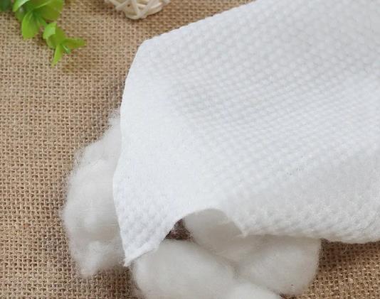 洗臉巾擦頭發(fā)會(huì)粘東西在頭發(fā)上嗎?一次性洗臉巾含有酒精嗎 洗臉巾擦頭發(fā)會(huì)粘東西在頭發(fā)上嗎?一次性洗臉巾含有酒精嗎