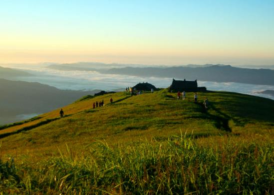 武功山星空帳篷酒店在山上還是山下?去武功山可以到了山頂再定住宿嗎 武功山星空帳篷酒店在山上還是山下?去武功山可以到了山頂再定住宿嗎