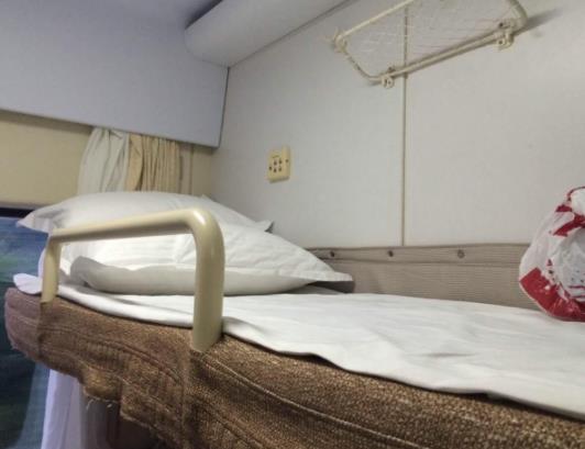 女孩自己坐火車硬臥需要注意什么?火車上鋪難受還是中鋪 女孩自己坐火車硬臥需要注意什么?火車上鋪難受還是中鋪