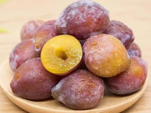 西梅裂口好吃還是不裂口好吃?西梅裂口還能吃嗎 西梅裂口好吃還是不裂口好吃?西梅裂口還能吃嗎