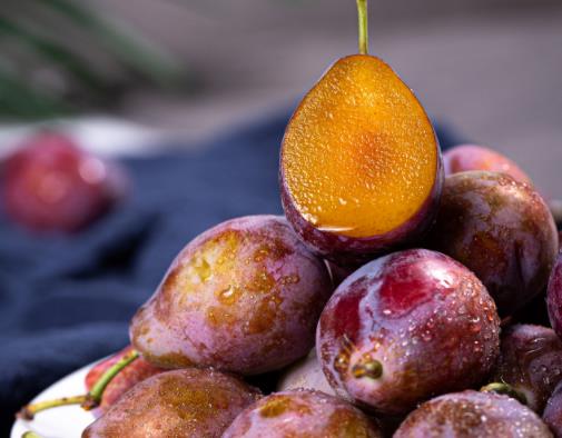 西梅裂口好吃還是不裂口好吃?西梅裂口還能吃嗎 西梅裂口好吃還是不裂口好吃?西梅裂口還能吃嗎