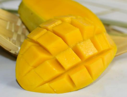 芒果為什么會有黑色的絲?芒果去皮后有一絲絲的黑線是什么 芒果為什么會有黑色的絲?芒果去皮后有一絲絲的黑線是什么