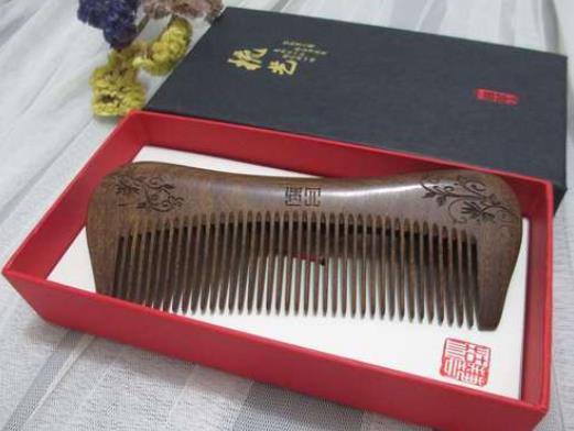 檀木梳子斷了有什么預兆?檀木梳子沉水底是假的嗎 檀木梳子斷了有什么預兆?檀木梳子沉水底是假的嗎