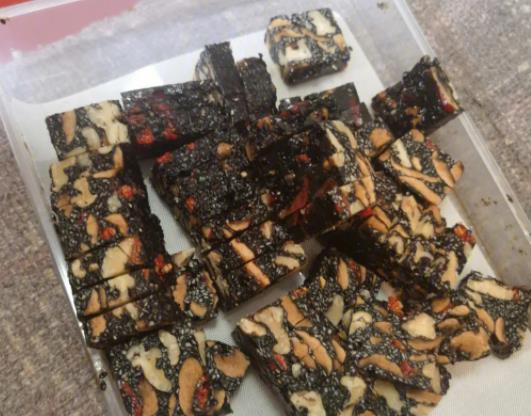 藥店阿膠糕可以刷醫(yī)保卡嗎?阿膠吃過量有什么不良反應(yīng) 藥店阿膠糕可以刷醫(yī)保卡嗎?阿膠吃過量有什么不良反應(yīng)