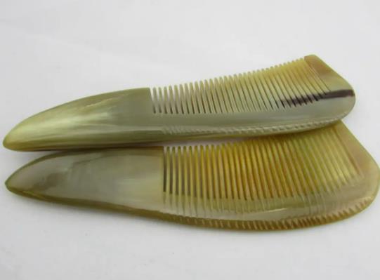 牛角梳用火燒著發黑是假的嗎?牛角梳適合男的用還是女的用 牛角梳用火燒著發黑是假的嗎?牛角梳適合男的用還是女的用