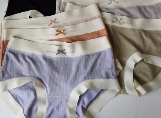 穿過的內(nèi)褲放了很久再洗還能穿嗎?墊過衛(wèi)生巾的內(nèi)褲不洗還能繼續(xù)穿嗎 穿過的內(nèi)褲放了很久再洗還能穿嗎?墊過衛(wèi)生巾的內(nèi)褲不洗還能繼續(xù)穿嗎