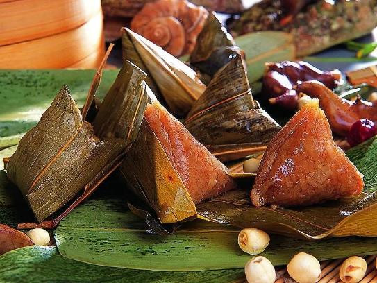 粽子20度左右放一晚上可以吃嗎?煮粽子放什么東西又香又好吃 粽子20度左右放一晚上可以吃嗎?煮粽子放什么東西又香又好吃