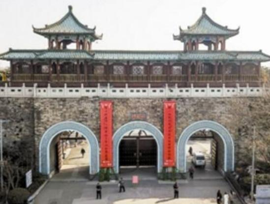 �Ͼ���ȥʮ��vʷ���c(di��n)����ɽ��@��ݰ�������Т�꽨����ˇ�߳�