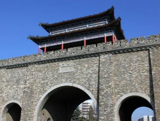 �Ͼ���ȥʮ��vʷ���c(di��n)����ɽ��@��ݰ�������Т�꽨����ˇ�߳�