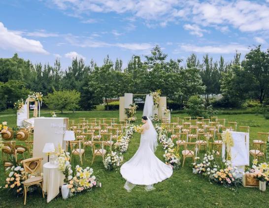 異地一千多里結(jié)婚接親女方穿著有沒有要求?異地結(jié)婚誰家先辦酒席 異地一千多里結(jié)婚接親女方穿著有沒有要求?異地結(jié)婚誰家先辦酒席