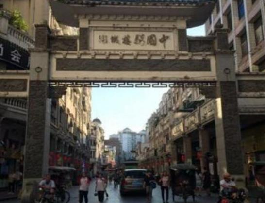 ���������ĵط����а��T�ǳǱ���������ʯ��ɽ��Ȼ��ɫ����