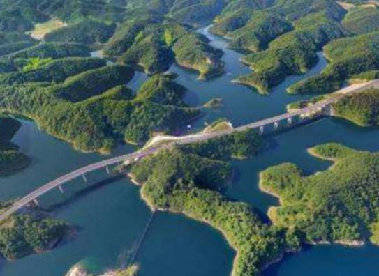 中國十大最美自駕公路,天門山盤山公路非常崎嶇、滇藏公路風光優美 中國十大最美自駕公路,天門山盤山公路非常崎嶇、滇藏公路風光優美