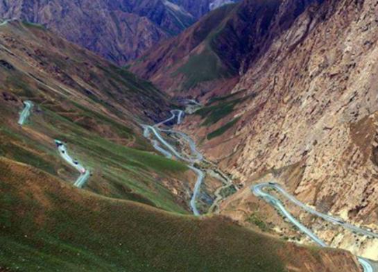 中國十大最美天路排名,塔克拉瑪干沙漠公路、新藏公路都非常有名 中國十大最美天路排名,塔克拉瑪干沙漠公路、新藏公路都非常有名