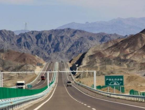 中國十大最美天路排名,塔克拉瑪干沙漠公路、新藏公路都非常有名 中國十大最美天路排名,塔克拉瑪干沙漠公路、新藏公路都非常有名