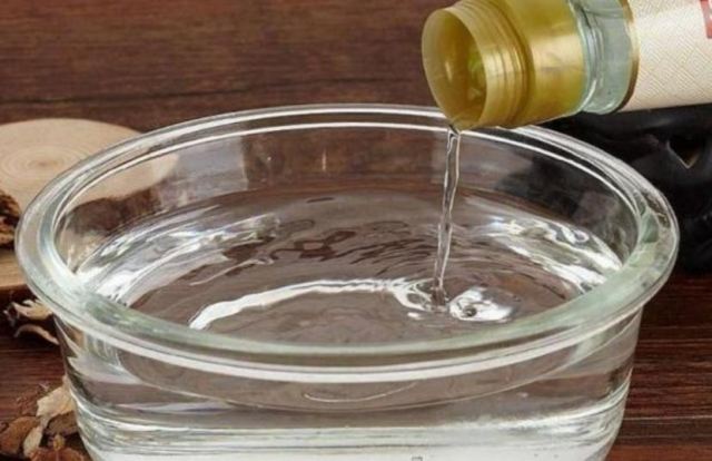 手足癬表現(xiàn)有什么 用醋加鹽泡腳的好處有什么呢 手足癬表現(xiàn)有什么 用醋加鹽泡腳的好處有什么呢