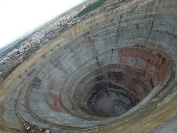 世界十大坑洞排名,天然氣坑洞號稱地獄之門、金伯利鉆石礦坑鉆石含量高 世界十大坑洞排名,天然氣坑洞號稱地獄之門、金伯利鉆石礦坑鉆石含量高