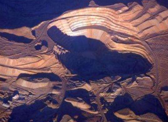 世界十大坑洞排名,天然氣坑洞號稱地獄之門、金伯利鉆石礦坑鉆石含量高 世界十大坑洞排名,天然氣坑洞號稱地獄之門、金伯利鉆石礦坑鉆石含量高