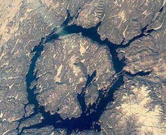 世界十大奇特的湖,赫利爾湖湖水顏色至今是謎、水母湖有百萬只水母 世界十大奇特的湖,赫利爾湖湖水顏色至今是謎、水母湖有百萬只水母