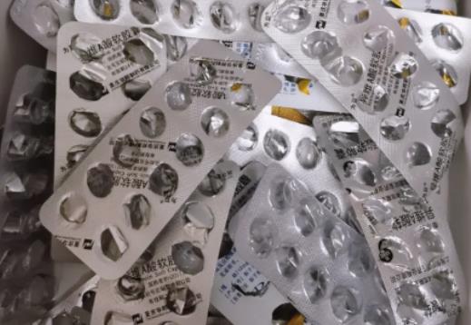 異維A酸吃了三年不敢停藥怎么辦?吃異維a酸痘痘完全好了會復發嗎 異維A酸吃了三年不敢停藥怎么辦?吃異維a酸痘痘完全好了會復發嗎