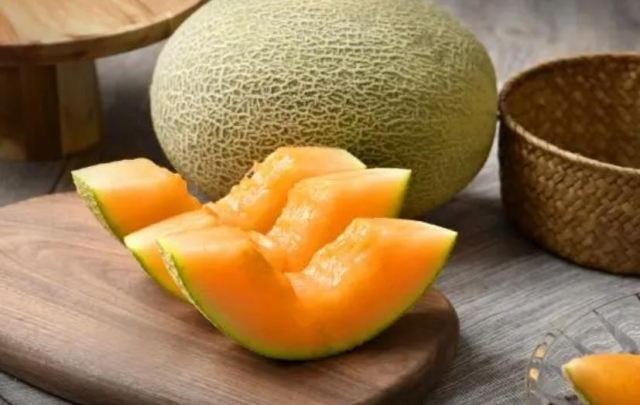 吃哈密瓜不能吃什么 哈密瓜的籽可以吃嗎 吃哈密瓜不能吃什么 哈密瓜的籽可以吃嗎