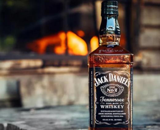 世界威士忌五大產(chǎn)區(qū)排行榜,蘇格蘭威士忌有煙熏感、美國威士忌用料特殊 世界威士忌五大產(chǎn)區(qū)排行榜,蘇格蘭威士忌有煙熏感、美國威士忌用料特殊