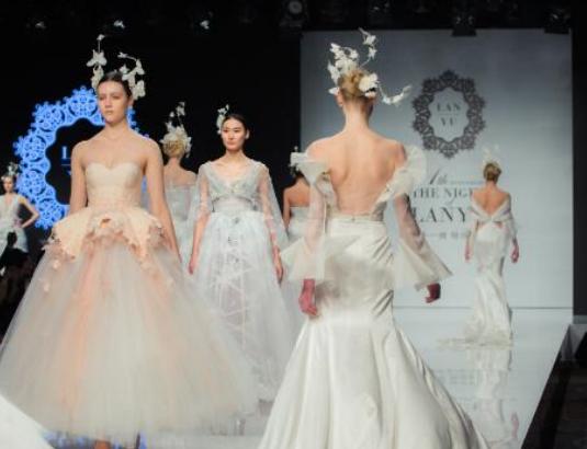 十大婚紗品牌排行榜,王薇薇款式簡(jiǎn)潔流暢、普洛諾維斯以優(yōu)雅聞名 十大婚紗品牌排行榜,王薇薇款式簡(jiǎn)潔流暢、普洛諾維斯以優(yōu)雅聞名