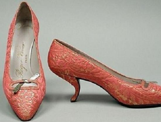 ����ʮ���ݳ�ŮЬƷ��������Manolo Blahnik��Jimmy Choo�����˰V��