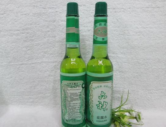 花露水能清洗汽車擋風玻璃嗎?花露水可以擦瓷磚嗎 花露水能清洗汽車擋風玻璃嗎?花露水可以擦瓷磚嗎