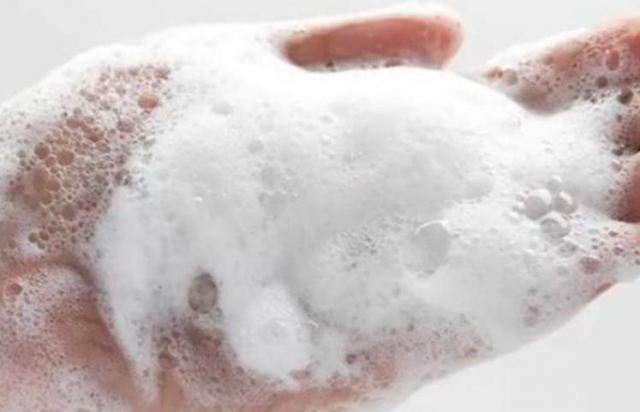 卸妝油和卸妝水哪個好?適合自己的才最重要 卸妝油和卸妝水哪個好?適合自己的才最重要