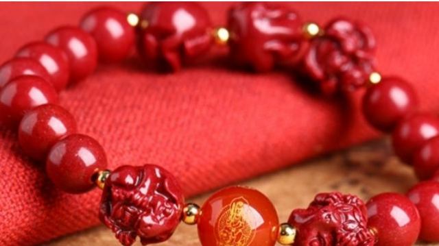 朱砂能沾水嗎 朱砂沾水之后還能戴嗎 朱砂能沾水嗎 朱砂沾水之后還能戴嗎