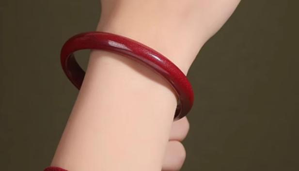 朱砂越戴越黑是什么原因 朱砂越戴越暗好不好 朱砂越戴越黑是什么原因 朱砂越戴越暗好不好