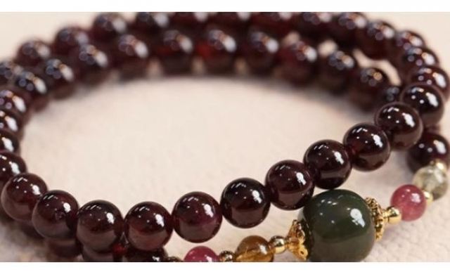 ��ɰ��ʯ��ʯ��һ����� ʯ��ʯ����ɫ��߀�ǾƼtɫ��