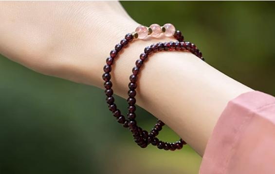 三種女人不適合戴石榴石 為什么有的人不建議佩戴石榴石 三種女人不適合戴石榴石 為什么有的人不建議佩戴石榴石