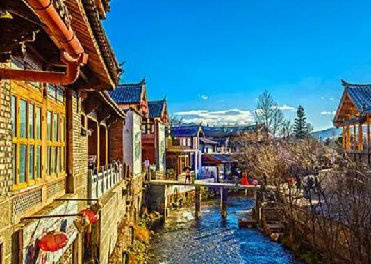 �Ї�ʮ����ɫС����а񣬞�������Ƿ����ű�ˮ悺�����ɫ