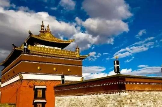 中國十大藏傳佛教寺院,布達拉宮歷史悠久、扎什倫布寺文化底蘊深厚 中國十大藏傳佛教寺院,布達拉宮歷史悠久、扎什倫布寺文化底蘊深厚