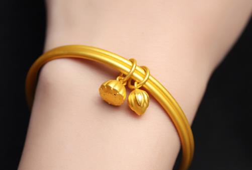 為什么中國黃金比老鳳祥便宜這么多?買黃金手鐲應該怎樣選 為什么中國黃金比老鳳祥便宜這么多?買黃金手鐲應該怎樣選