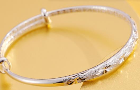 �y���Cմ��84������׃�ڣ��y���C��һҹͻȻ�l�Sʲô��r