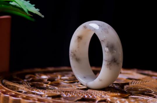 佘太翠玉為什么養得快?佘太翠玉手鐲到底好不好 佘太翠玉為什么養得快?佘太翠玉手鐲到底好不好