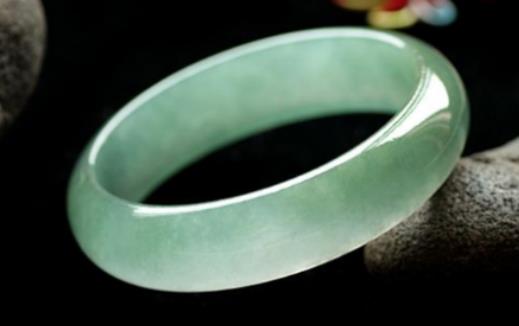 翡翠手鐲怎么選圈口?翡翠鐲子戴久了棉絮會發(fā)生變化嗎 翡翠手鐲怎么選圈口?翡翠鐲子戴久了棉絮會發(fā)生變化嗎