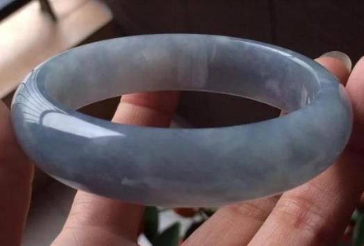 翡翠手鐲有棉絮怎么養才能透?玉手鐲裂開了沒有斷能帶嗎還是放在家里 翡翠手鐲有棉絮怎么養才能透?玉手鐲裂開了沒有斷能帶嗎還是放在家里