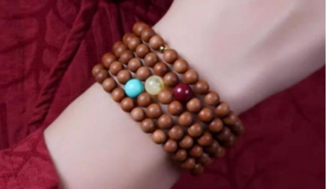 怎么判斷是不是檀香木 檀香木手串的功效與作用 怎么判斷是不是檀香木 檀香木手串的功效與作用